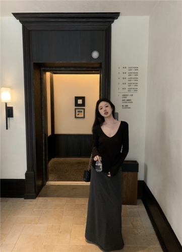 Real shot of V-neck long-sleeved T-shirt, Tencel bottoming shirt, simple relaxed and lazy long skirt suit
