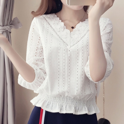 Spring and summer 2024 women's shirts V-neck fashionable tops three-quarter sleeve lace shirts to cover the belly and pinch the waist small shirts