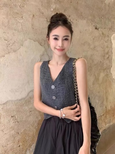 Small fragrant style waistcoat for celebrities to wear as outerwear, thin, high-end, temperament vest, short style, female internet celebrity age-reducing tops