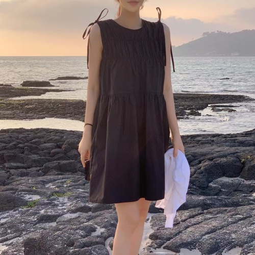 Korean chic retro pleated strappy vest dress