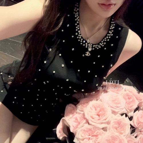 Black studded evening dress, feminine and sexy knitted sleeveless hip-covering dress, light luxury niche high-end banquet for women