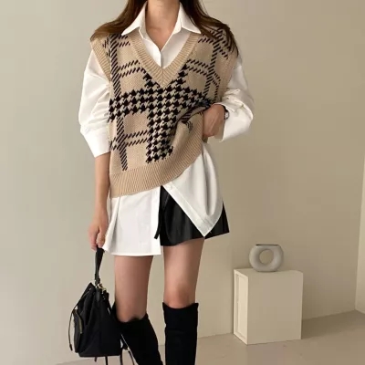 Korean chic autumn new style ghost horse girl V-neck pullover top straight slim sleeveless vest for women