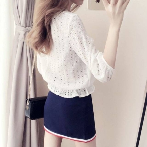 Spring and summer 2024 women's shirts V-neck fashionable tops three-quarter sleeve lace shirts to cover the belly and pinch the waist small shirts