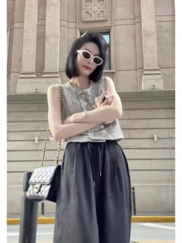 Small fragrant style waistcoat for celebrities to wear as outerwear, thin, high-end, temperament vest, short style, female internet celebrity age-reducing tops