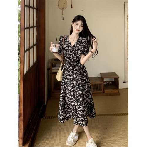 Mid-length summer puff-sleeved high-waisted chiffon dress French forest style sweet V-neck button elastic waist long dress