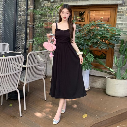 Real shot of plus size women's French black suspender dress, high-end, slightly chubby mm slimming and flesh-covering long skirt