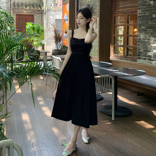 Real shot of plus size women's French black suspender dress, high-end, slightly chubby mm slimming and flesh-covering long skirt