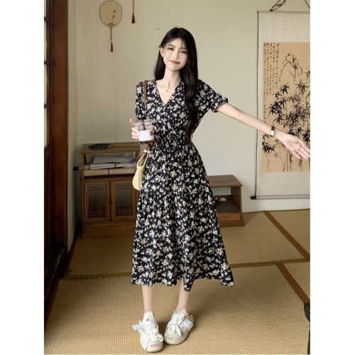 Mid-length summer puff-sleeved high-waisted chiffon dress French forest style sweet V-neck button elastic waist long dress