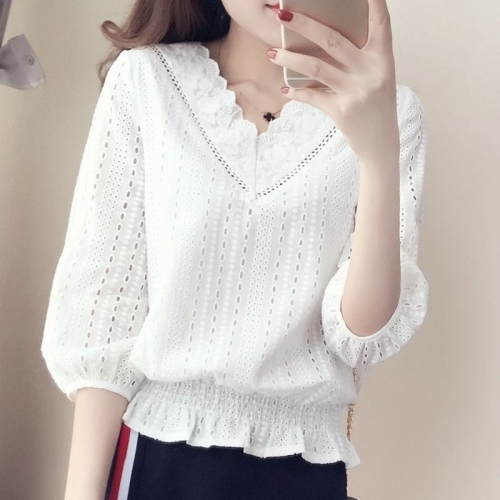 Spring and summer 2024 women's shirts V-neck fashionable tops three-quarter sleeve lace shirts to cover the belly and pinch the waist small shirts