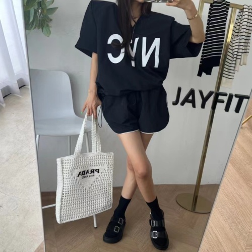 Korean Dongdaemun 24 summer versatile round neck pullover short-sleeved top + casual shorts fashion set