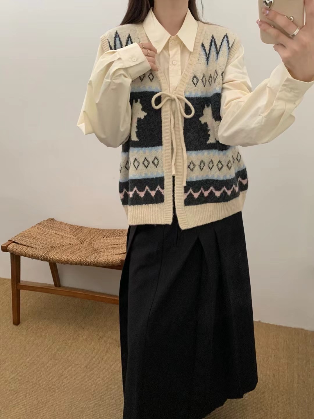 2024 Early Autumn New Retro Jacquard Vintage Feel Contrast Color Vest Vest Women's Versatile Slimming Stacking Top
