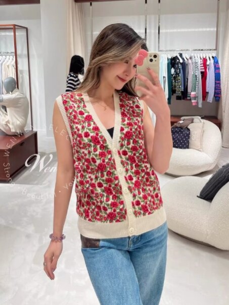 Barrie Women's Beige Red and Green Rose Floral Sheep Velvet Vest Retro All-over Flower Buttoned Outer