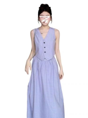 French sleeveless v-neck plaid dress for women summer 2024 new high-end waist slimming long skirt suit