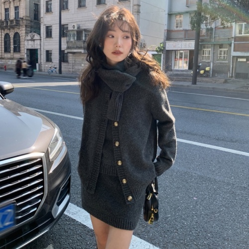 Knitted sweater cardigan half skirt scarf 2024 autumn and winter new style high-end temperament small fragrance four-piece set