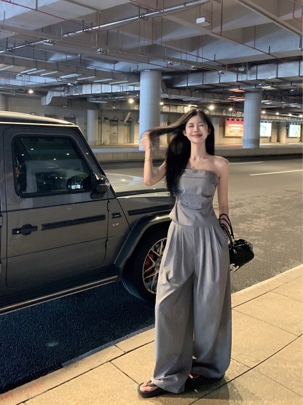 Actual shot and real price. Thin hot girl, retro, versatile, diamond-studded tube top, trousers, wide-leg pants, lazy two-piece set