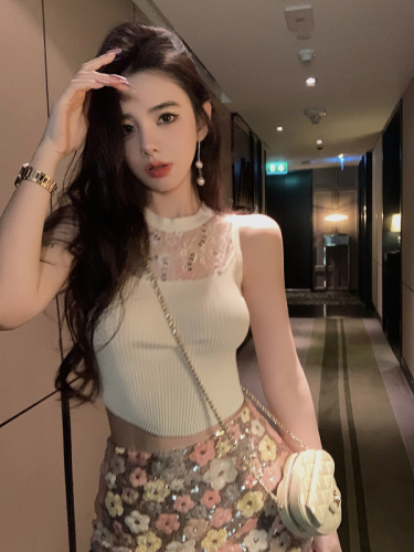 2024 High-end Sexy Hot Girl Lace Mesh Splicing Vest Women’s Summer Short Sequined Hollow Vest Top