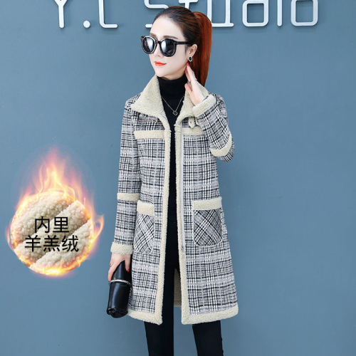 2024 winter new style imitation lamb wool popular printed coat plaid thickened velvet mid-length versatile coat for women