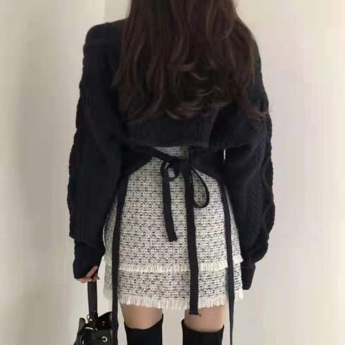 Autumn and winter Korean style chic retro loose twist bat sleeve design back strap v-neck short sweater for women trendy