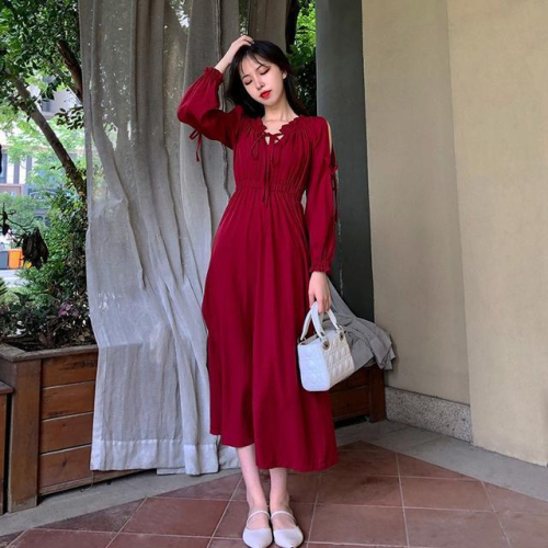 Spring and Autumn high-end generous hollow one-shoulder skirt 2024 new long-sleeved long skirt with lace-up puff sleeves holiday travel trend