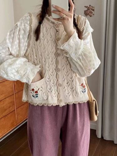 Sweet forest style age-reducing embroidery hollow twist knitted vest for women 24 autumn and winter new style Japanese layered sweater vest