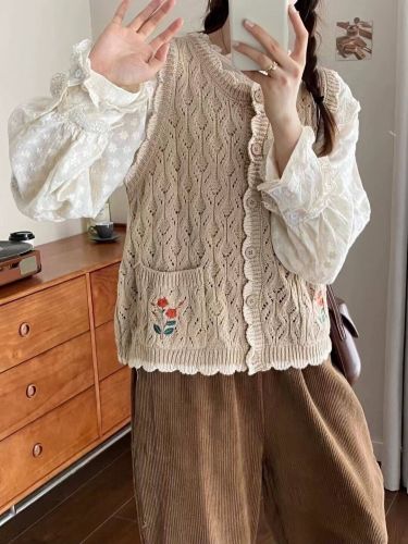 Sweet forest style age-reducing embroidery hollow twist knitted vest for women 24 autumn and winter new style Japanese layered sweater vest