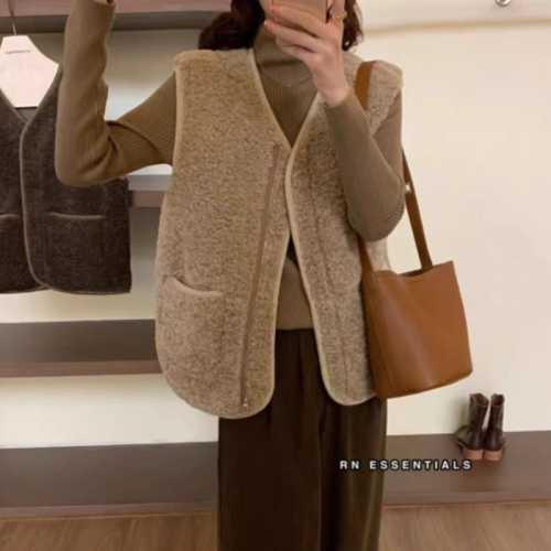 2024 Autumn and Winter New Loose, Casual and Versatile Korean Style Loose, Slim, Lazy Imitation Lamb Hair Vest