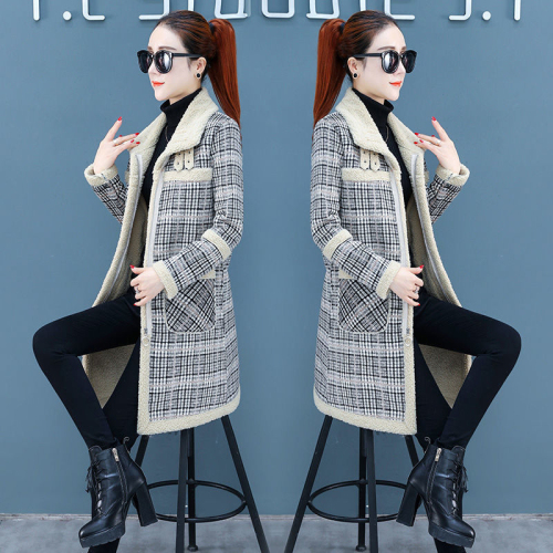 2024 winter new style imitation lamb wool popular printed coat plaid thickened velvet mid-length versatile coat for women