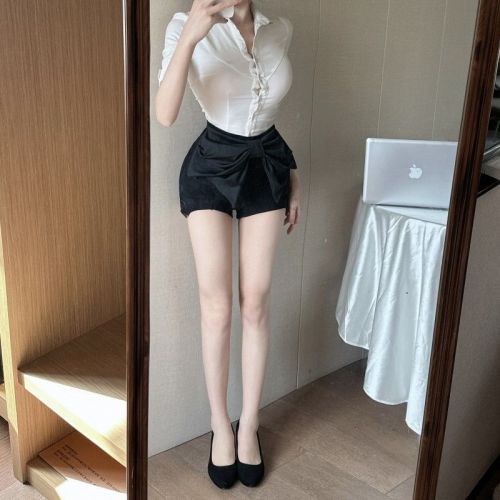 Actual shot ~ Stylish hottie with a stylish bow and small body, elastic and slimming, black shorts with irregular buttocks