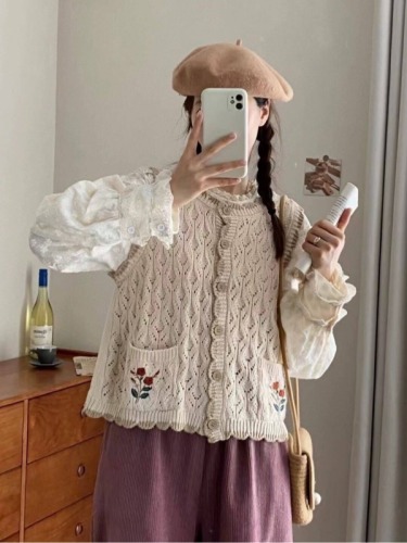 Sweet forest style age-reducing embroidery hollow twist knitted vest for women 24 autumn and winter new style Japanese layered sweater vest