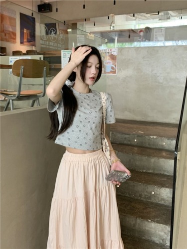 Actual shot ~ Smiling face style, versatile slimming short T-shirt + pink skirt, new skirt for women, two-piece set for small people