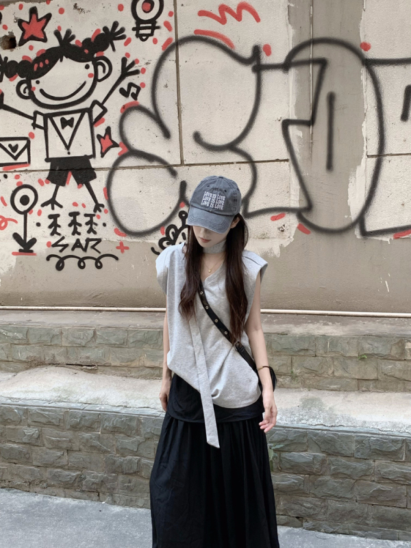 Real shot and real price V-neck sweet casual sleeveless vest top fake two-piece A-line skirt suit