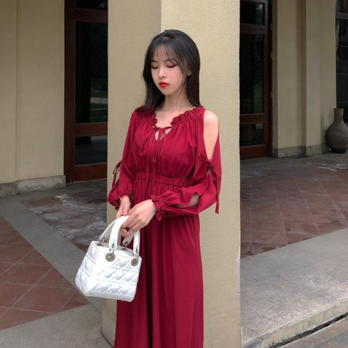 Spring and Autumn high-end generous hollow one-shoulder skirt 2024 new long-sleeved long skirt with lace-up puff sleeves holiday travel trend