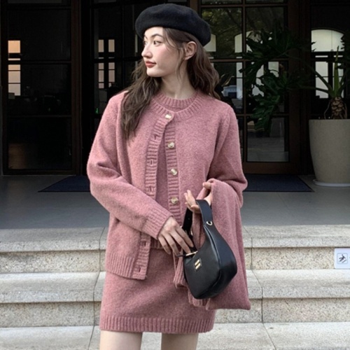 Knitted sweater cardigan half skirt scarf 2024 autumn and winter new style high-end temperament small fragrance four-piece set