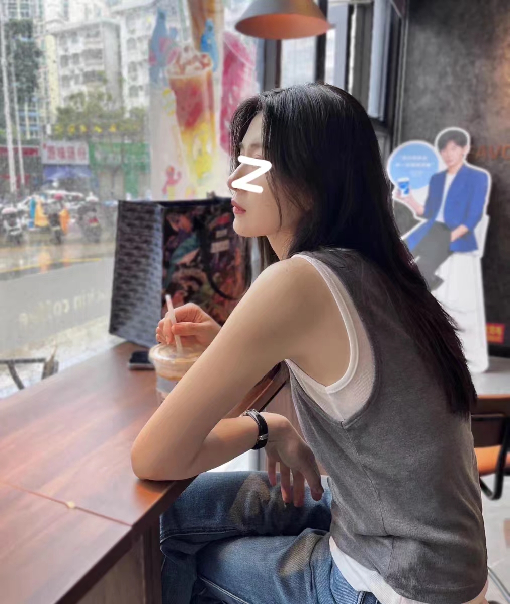 European station fake two-piece double-layered design sleeveless vest T-shirt for women 2024 new bottoming shirt trend