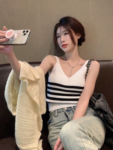 Tmall quality contrast striped V-neck suspender women's summer 2024 new outer sleeveless knitted top