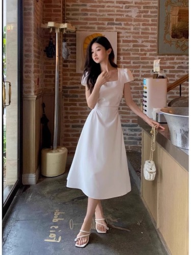 Solid color French minimalist style dress for women summer gentle style puff sleeves square neck waist long skirt