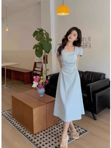 Solid color French minimalist style dress for women summer gentle style puff sleeves square neck waist long skirt