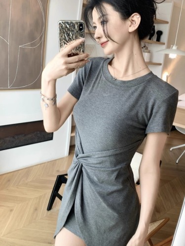 Knotted short-sleeved Z-shaped dress with small waist design for women, slim waist and irregular shape