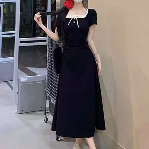 Temperament Hepburn style black short-sleeved dress for women in summer, super beautiful, sweet and age-reducing little black dress