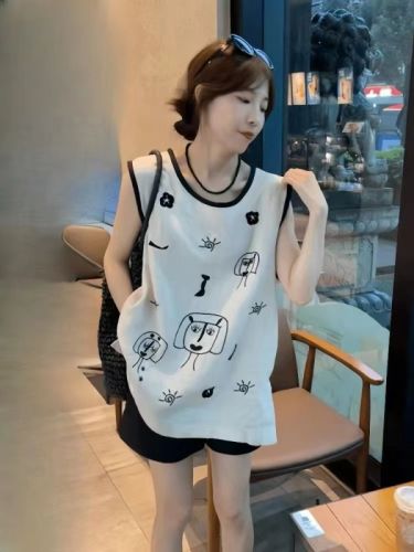 Designed cartoon embroidered sleeveless vest top for women to wear in summer, loose and slim, round neck and small waistcoat