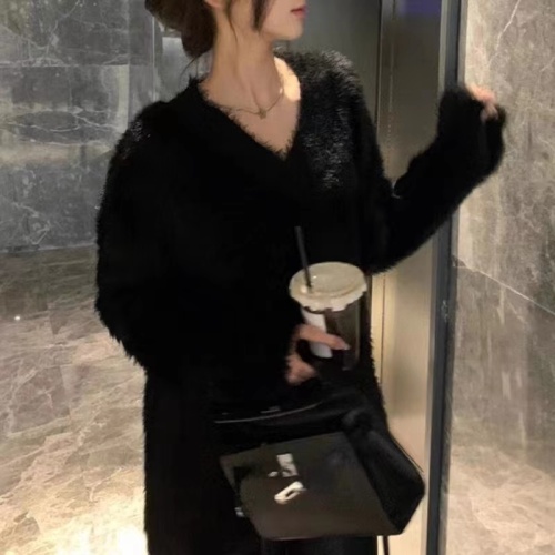 High-end Lazy Black Soft V-neck Cashmere Sweater for Women in Autumn and Winter Loose Pullover Pure Desire Knitwear