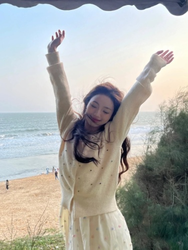 2024 Round Neck Colorful Embroidered Diamond Knit Cardigan Women's Casual Versatile Short Length High-end Petite Outerwear Top