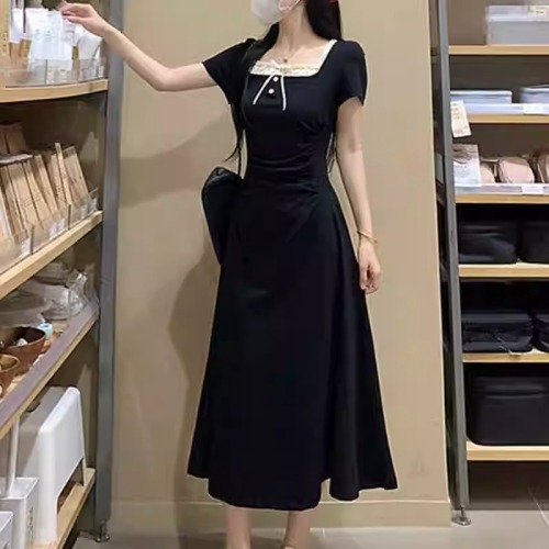 Temperament Hepburn style black short-sleeved dress for women in summer, super beautiful, sweet and age-reducing little black dress