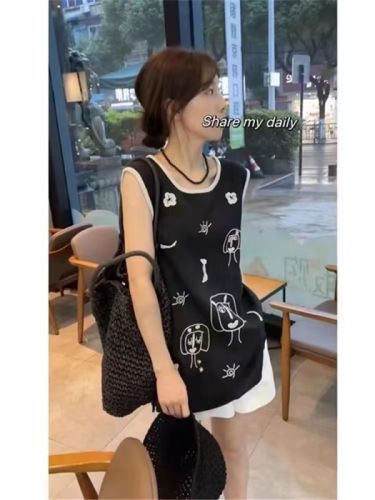 Designed cartoon embroidered sleeveless vest top for women to wear in summer, loose and slim, round neck and small waistcoat