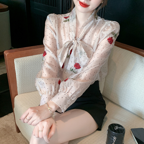 Already shipped, real shot 2024 autumn new heavy industry embroidered temperament lantern sleeve shirt super fairy shirt for women