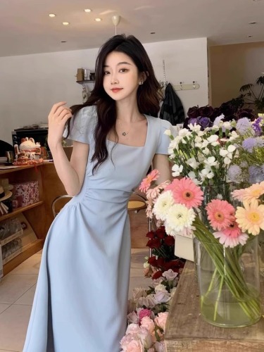 Solid color French minimalist style dress for women summer gentle style puff sleeves square neck waist long skirt