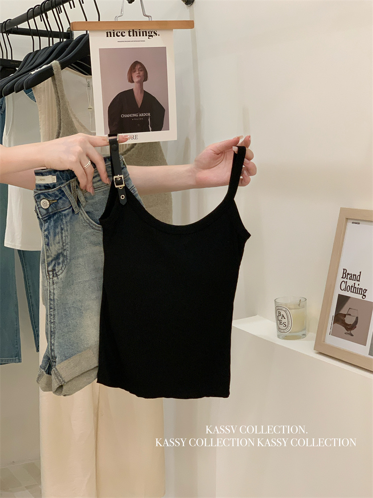 Real shot!  Hot niche unique leather buckle shoulder strap sleeveless racer vest for women to wear hot girl tops