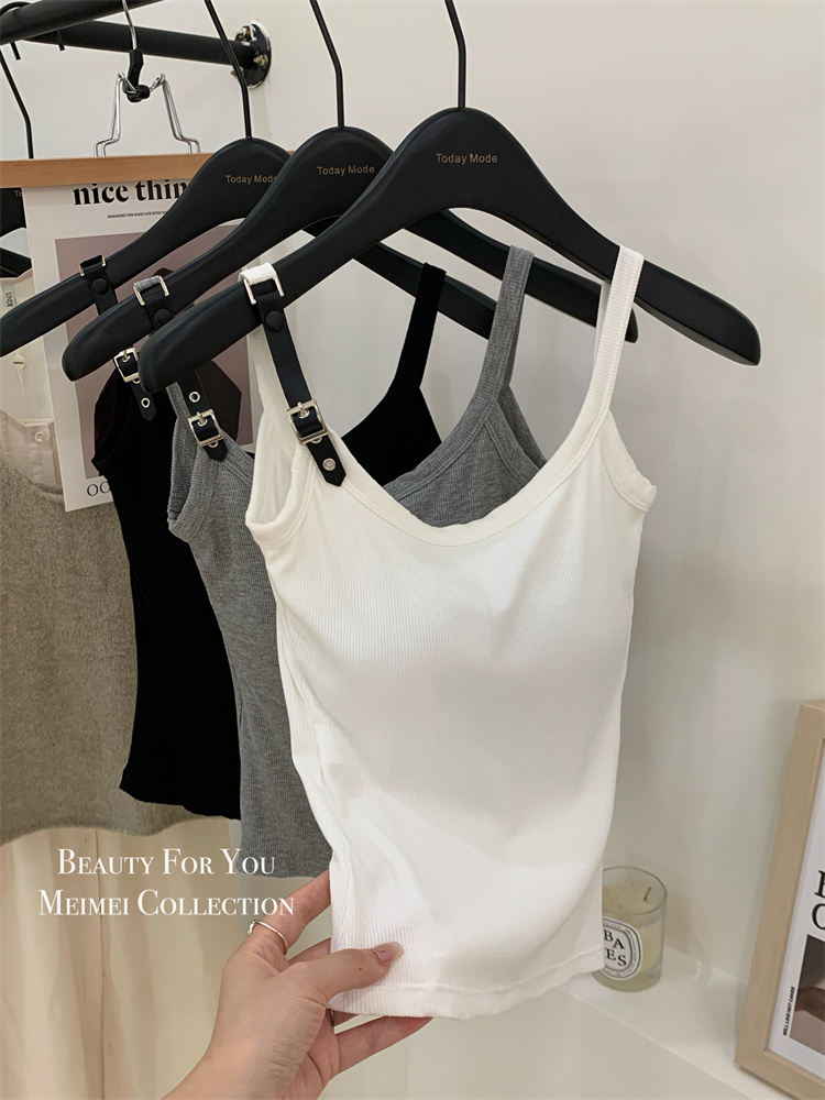 Real shot!  Hot niche unique leather buckle shoulder strap sleeveless racer vest for women to wear hot girl tops