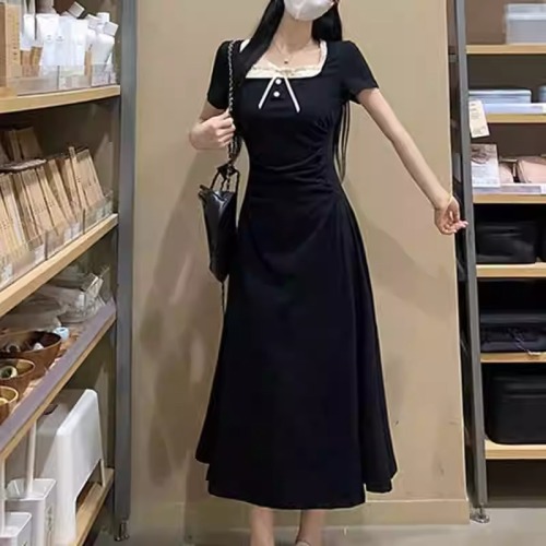 Temperament Hepburn style black short-sleeved dress for women in summer, super beautiful, sweet and age-reducing little black dress