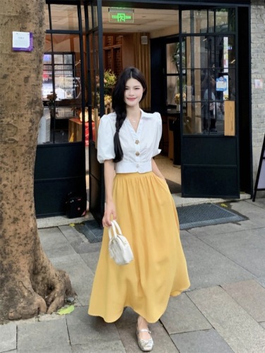 The Story of Roses Liu Yifei and Huang Yimei's same white puff sleeve shirt women's yellow skirt suit